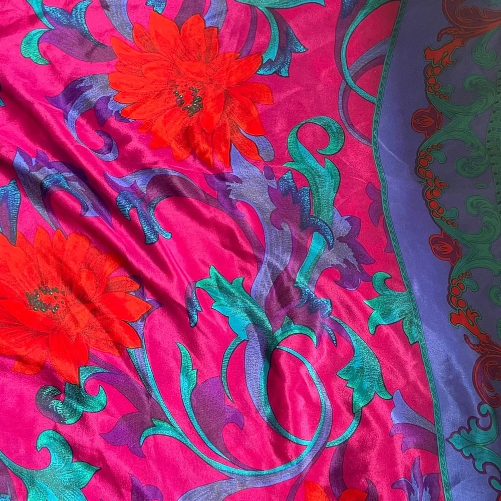VTG L. CLAIBORNE SILK SCARF